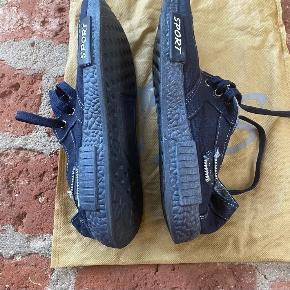 Men’s size 44 blue laced boat shoes
